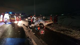 Un t&acirc;năr drogat a provocat un accident grav soldat cu un mort și un rănit 