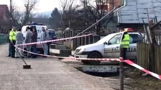 O mamă și fiul ei, m&acirc;ncați de c&acirc;ine, &icirc;n propria casă. Scene șocante &icirc;n Bacău