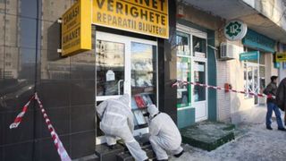 Hoții au dat lovitura! Au furat aur de peste 600.000 de lei dintr-un magazin din Constanța!