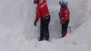 Locul din Romania unde zapada are aproape 2 metri! Zona in care doar cei pregatiti pot merge pe drum - Totul este paralizat de ninsori