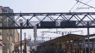 Femeie de 67 de ani, violată de un tânăr în gara din Iași! Bătrâna era pe străzi de câteva zile, după ce fusese dată afară din casa în care locuia