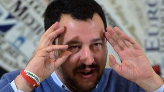 Matteo Salvini, inculpat pentru sechestrare de persoane pentru că a oprit debarcarea imigranţilor