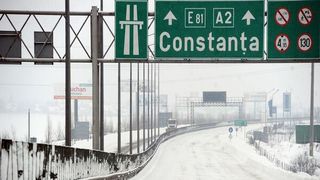 Autostrada A2 și alte patru drumuri naționale, ÎNCHISE din cauza poleiului. Mare atenție, șoferi!