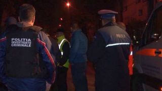 A băgat cuțitul în propriul frate. Un bărbat în vârstă de 61 de ani, recidivist, ridicat de polițiști