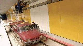 FOTO HALUCINANT! Prima garnitură care circulă pe magistrala Drumul Taberei-Pantelimon, este o... Dacie!