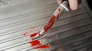 Ultimă oră! O profesoară din Ploiești a fost &icirc;njunghiată, &icirc;n fața cancelariei. Atacatorul ar fi un fost elev