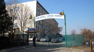 T&acirc;nărul care a &icirc;njunghiat o profesoară a fost prins