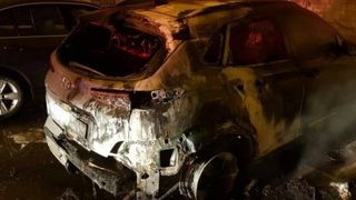 Șocul pe care l-a avut un timișorean c&acirc;nd a cobor&acirc;t la mașină. Și-a pus m&acirc;inile-n cap c&acirc;nd a văzut-o scrum. Ce s-a &icirc;nt&acirc;mplat