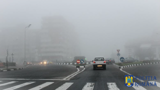 Cod galben de ceaţă în 25 de judeţe, în următoarele ore. Vor fi rafale de vânt de până la 110 kilometri la oră