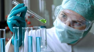 Revoluție &icirc;n medicină. Tratament &icirc;mpotriva cancerului disponibil &icirc;n cur&acirc;nd pe piață. C&acirc;t costă și ce spun experții