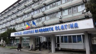 Conducerea spitalului din Slatina a reactionat dupa ce reporterii Kanal D au fost bruscati de catre firma de paza a institutiei