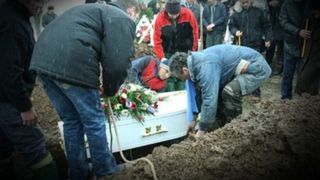 O credeau moartă, o pregăteau de înmormântare, când, femeia a deschis ochii! O familie din Focșani este în stare de ȘOC!