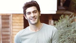 Imagini in premiera cu locuinta actorului principal din serialul de la Kanal D, „Povestea noastra”. Burak Deniz locuieste intr-o casa de vis