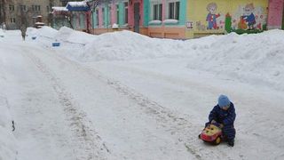 NEPĂSAREA care putea UCIDE! Copil de 6 ani, uitat afară la minus 20 de grade Celsius de educatoare! "Săracul, nici nu putea pl&acirc;nge de frig!" - Ce a spus educatoarea despre caz e REVOLTĂTOR
