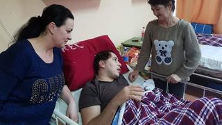 Sebastian are doar 21 de ani, iar viața i-a arătat partea sa urătă! De șase luni este țintuit la pat, după ce a rămas fără o parte din cutia craniană