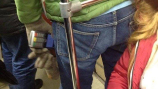 Modul &icirc;n care se fură bani &icirc;n autobuz de pe carduri. Hoții nu mai bagă m&acirc;na &icirc;n buzunarul călătorilor. Escrocheria secolului