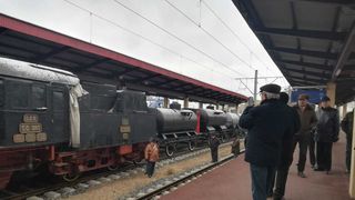 Scene halucinante &icirc;n gara din Buzău. Un bărbat și-a snopit &icirc;n bătaie nevasta și a lăsat-o inconștientă