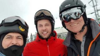 Klaus Iohannis, pe pârtia Transalpina. S-a pozat cu turiștii