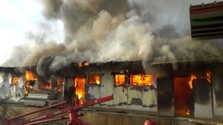 Incendiu uriaș în Capitală. Un depozit arde chiar în aceste momente