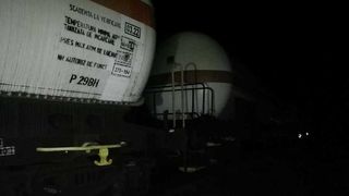 Un tren încărcat cu substanțe inflamabile a deraiat  în Caraș-Severin! Traficul feroviar este blocat