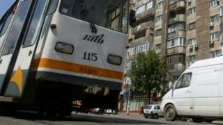 Accident &icirc;n București. O persoană a fost lovită de tramvai