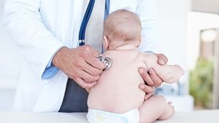 Tragedie &icirc;n Alba! O fetiță de numai patru luni a murit chiar &icirc;n cabinetul medicului de familie