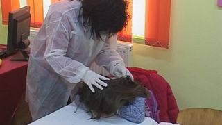 Vasluiul, din nou pe harta rușinii! Sute de elevi din județ au fost depistați cu păduchi &icirc;n ultimele zile