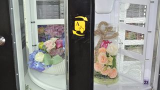 Cea mai nouă fiță &icirc;n materie de v&acirc;nzare de flori: tonomatul de buchete!