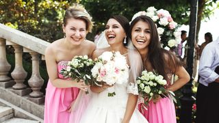 Cea mai frumoasa meserie din lume este cea de... domnisoara de onoare profesionista!