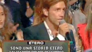 "Medicul" italian făcea figurație la televiziune pentru emisiunea &rdquo;Ciao Darwin&rdquo;! Cu 12 ani &icirc;n urmă, Matteo Politi avea părul lung și visa să ajungă vedetă