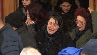 Întâmplare bizară la înmormântarea Ioanei Condea! Cum a fost băgat sicriul în groapă!