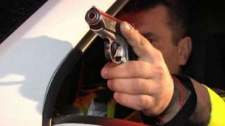 Incident ȘOCANT &icirc;n Mureș! O femeie a fost &icirc;mpușcată &icirc;n cap de un polițist aflat &icirc;n misiune