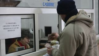 Lovitură dură pentru locuitorii acestor orașe! Primăriile au anunțat că vor mări taxele și impozitele