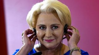 Viorica Dăncilă, &icirc;n ținută transparentă la Bruxelles! Toată lumea s-a uitat ciudat la ea