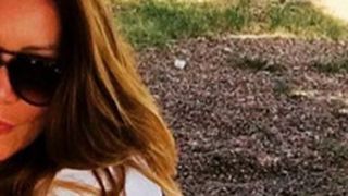 "Medicul cu 8 clase" i-a pus silicoane şi iubitei sale? Englezoaica sexy se m&acirc;ndreşte cu bustul ei pe site-urile de socializare! FOTO