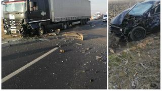 Accident GRAV la Sibiu! Mașina &icirc;n care se aflau două tinere s-a izbit violent de un TIR