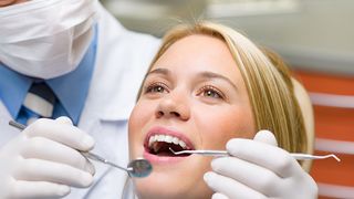 &Icirc;n Rom&acirc;nia medicii stomatologi fac operații estetice desi nu sunt acreditati! Un reportaj marca Stirile Kanal D iti arata cum banul primeaza sanatatii!