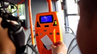 De astazi, elevii pot circula gratuit cu transportul in comun, pe liniile STB!