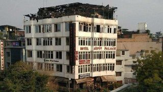 Cel puţin 17 morți  în urma unui incendiu la un hotel din Delhi
