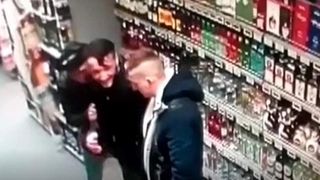 Poliția face apel către populație! Cine &icirc;i recunoaște pe acești tineri să sune de urgență la 112