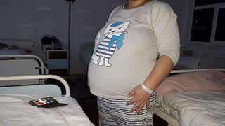 Caz unic la Maternitatea Vaslui! Andreea a mers la spital cu dureri de naștere, dar &icirc;n sala de operații a apărut o surpriză