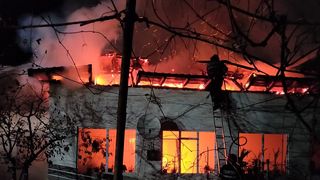 Incendiu devastator la o locuință! A ars din temelii TOTUL! E dezastru într-o localitate din România!