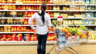 Preturile au luat-o razna in Romania! Scumpiri tot mai multe la toate alimentele de baza! Ce ne asteapta?