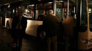 Femeia care a căzut prin geamul unui autobuz, audiată abia azi
