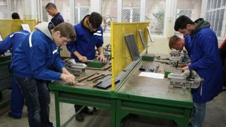 Burse la școlile de arte și meserii