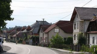 Traiesc chiar intr-o zona protejata de UNESCO, dar sunt uitati de autoritati