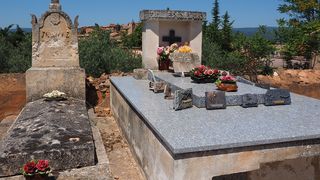 Dupa "metoda accidentul", o noua tehnica de jaf ii lasa saraci lipiti pamantului pe batranii naivi! Cum au ajuns hotii sa le ia si banii de inmormantare