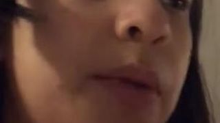 O fetiță și-a filmat propria moarte! Familia a publicat imaginile terifiante. Se observă &icirc;n spatele ei, &icirc;n timp ce &icirc;și &icirc;mpletește părul