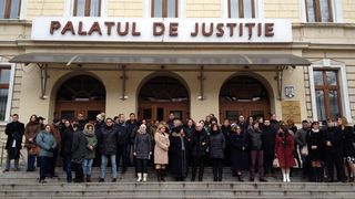 Protest de amploare al procurorilor! Magistrații protestează față de modificările la legile justiției