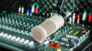 Doliu &icirc;n presă! Cunoscuta prezentatoare a murit! Cancerul a răpus-o